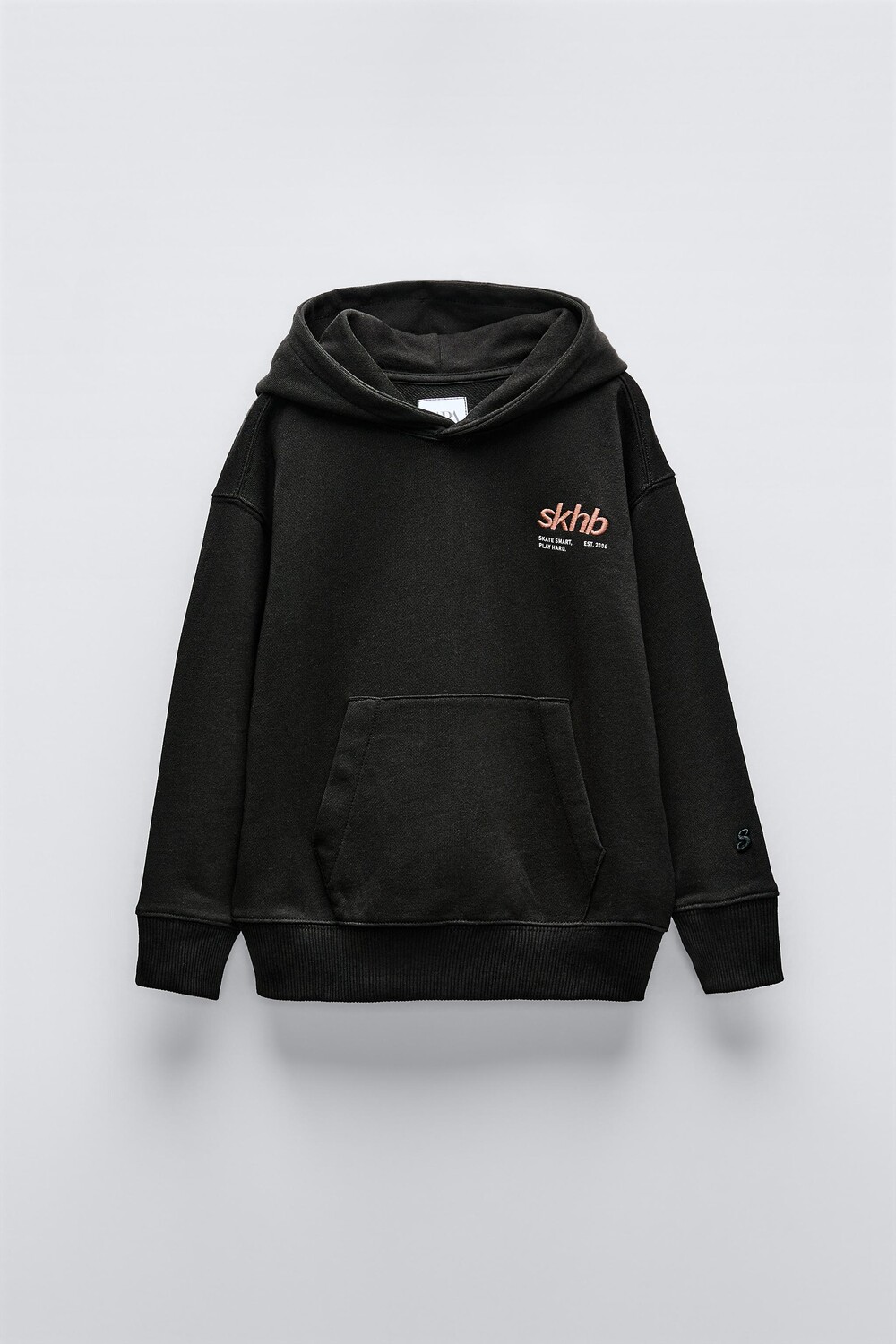 

Толстовка с вышивкой ZARA, черный