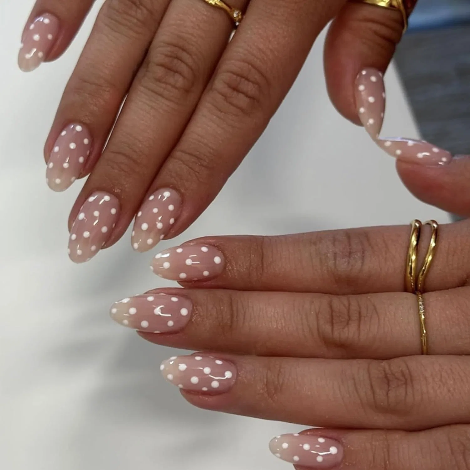 Накладные ногти миндалевидные с белым горошком (24 шт.) Virellay, Pink Polka Dot
