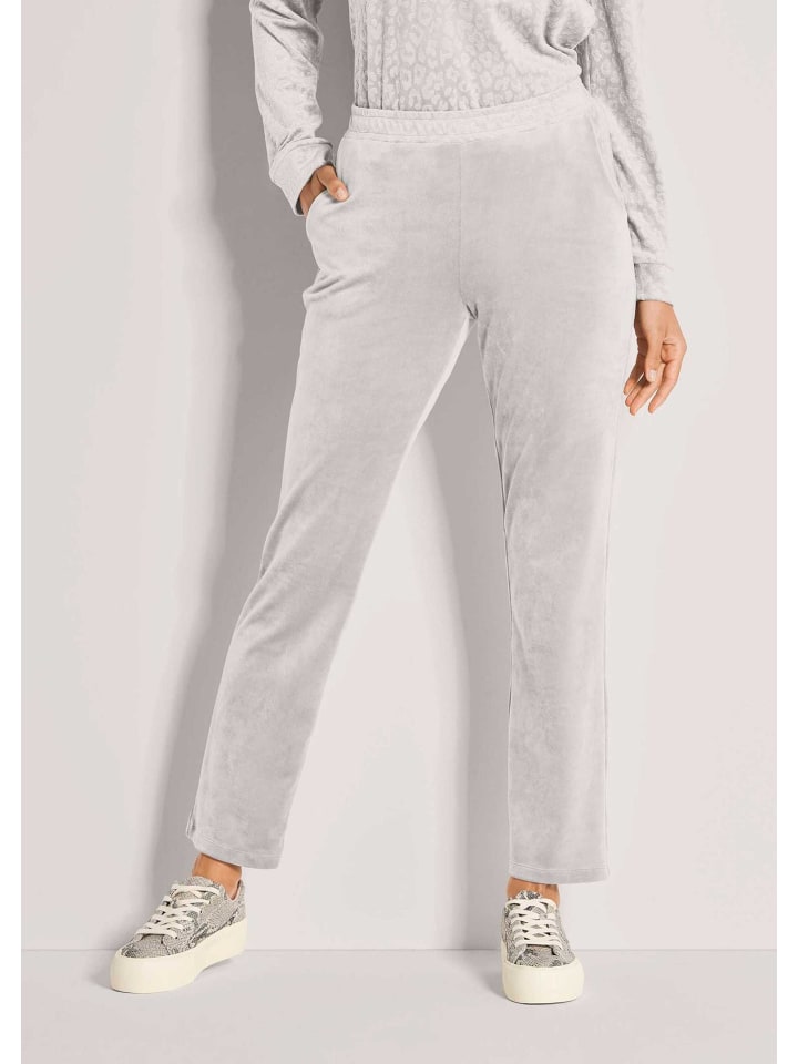 

MADELEINE Элегантные брюки с леопардовым принтом жемчужно-белого цвета