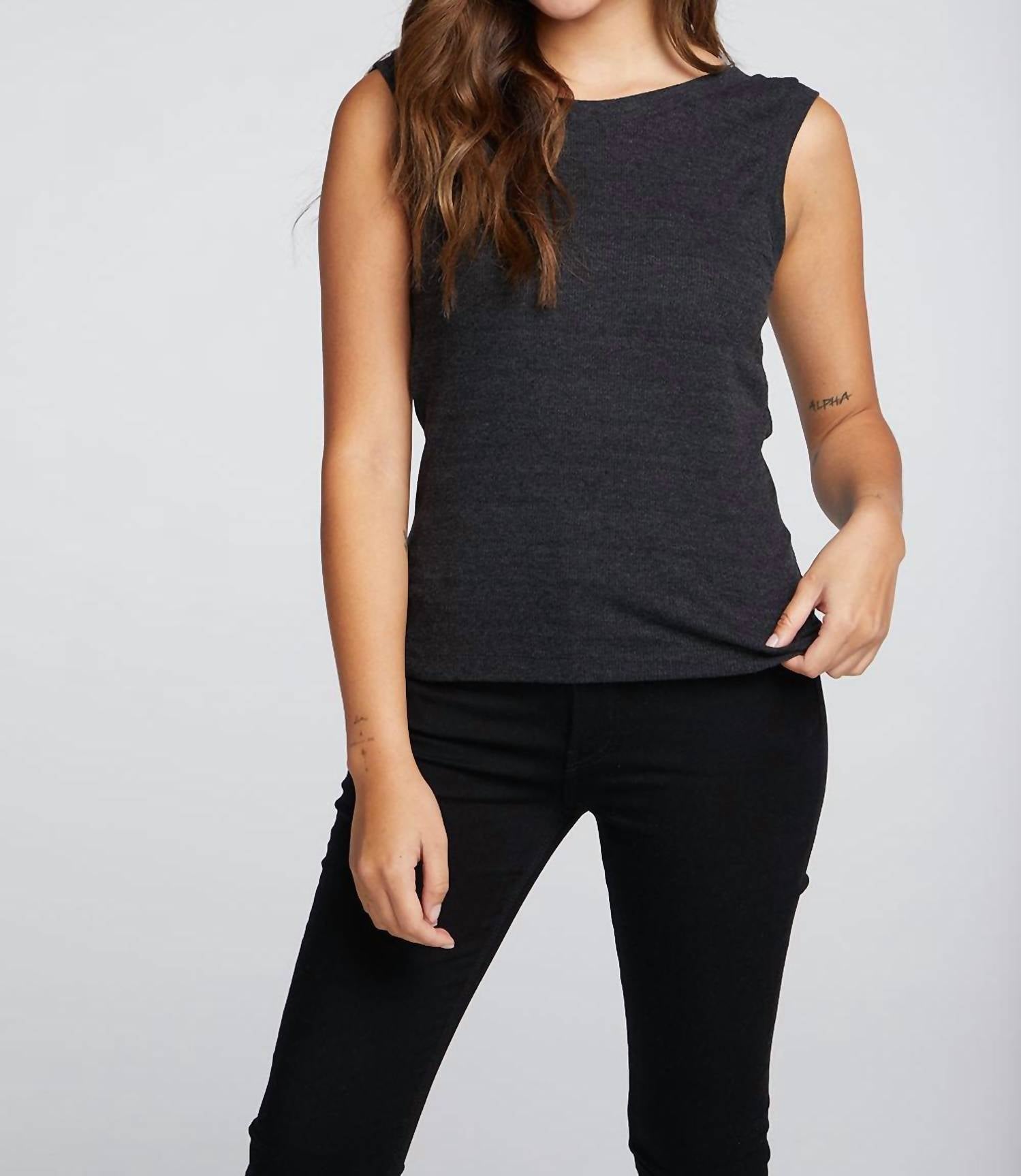 

Топ Triblend Rib Shirred Back V Muscle с V-образным вырезом черного цвета Chaser