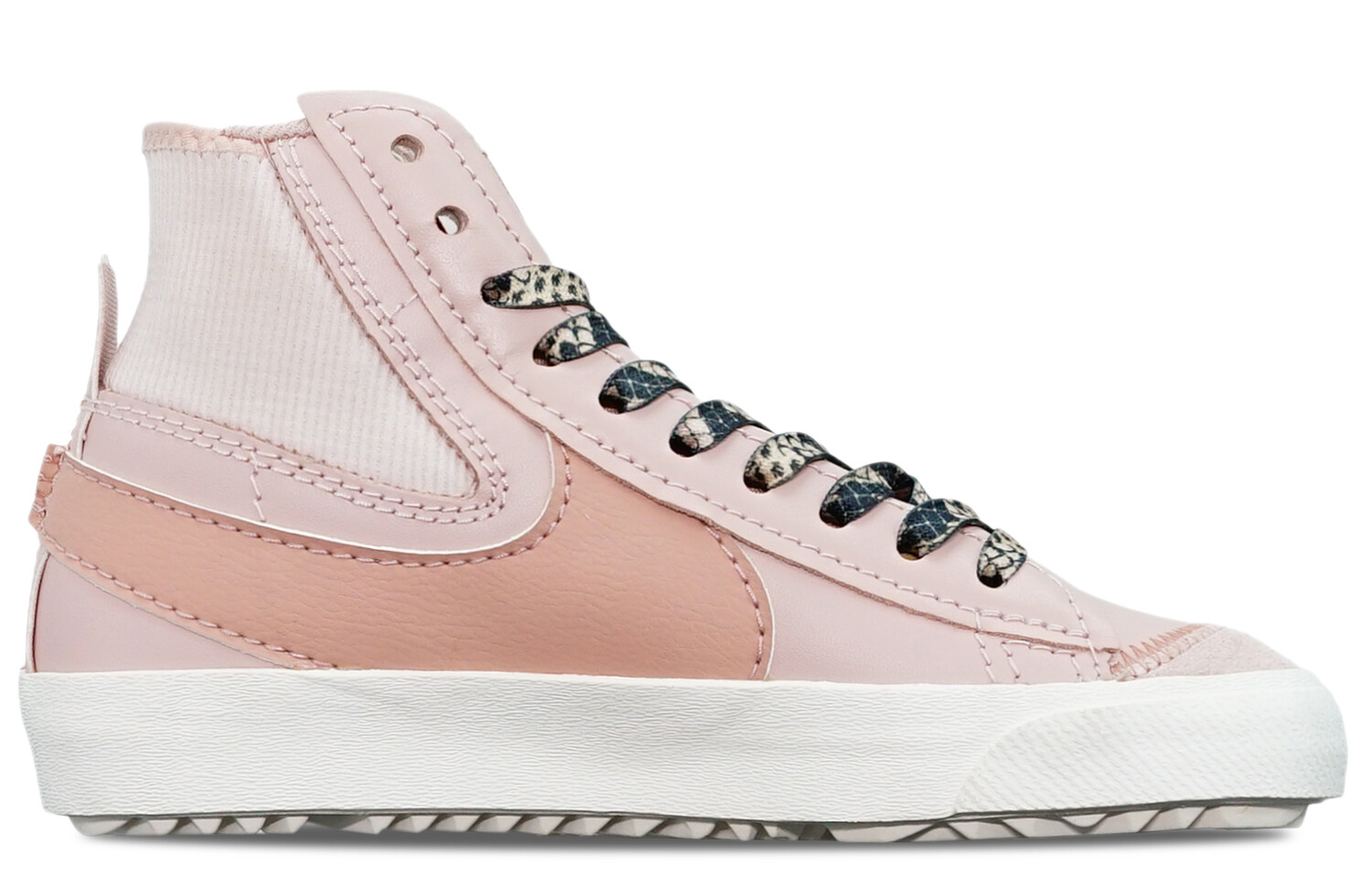 

Кроссовки Nike Blazer Skateboard Shoes Women's Mid-Top Pink