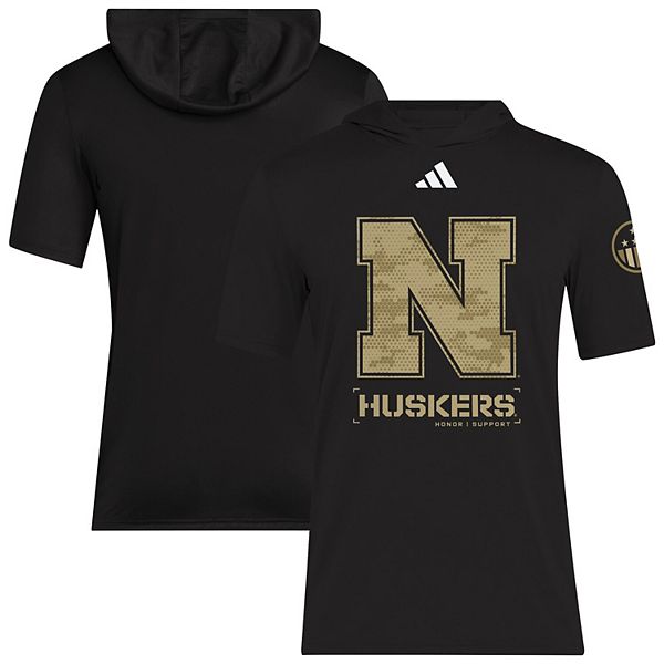 

Мужская черная футболка nebraska huskers 2025 military appreciation aeroready с капюшоном Adidas