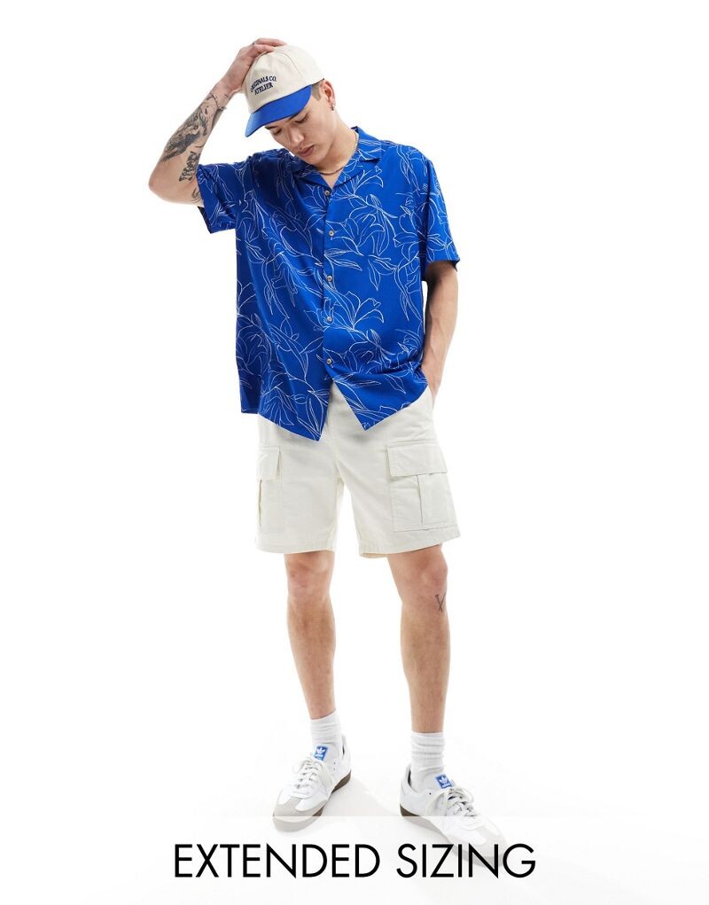 

Свободная синяя рубашка с цветочным принтом ASOS DESIGN Revere