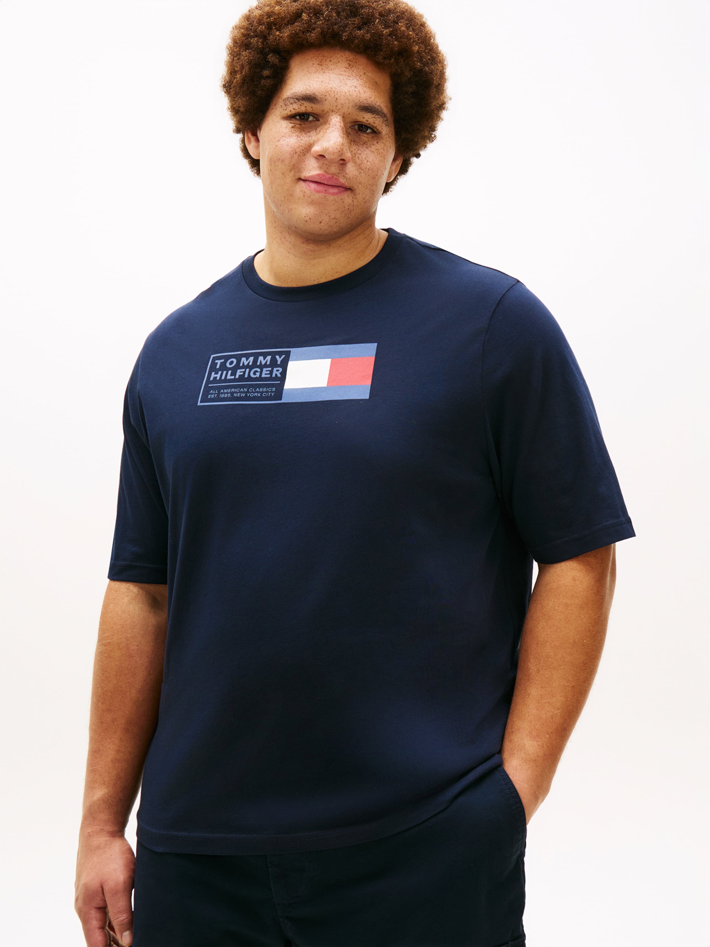 Tommy Hilfiger Big & Tall Футболка 'BRAND LOVE' в цвете Navy, Light Blue — фото 2