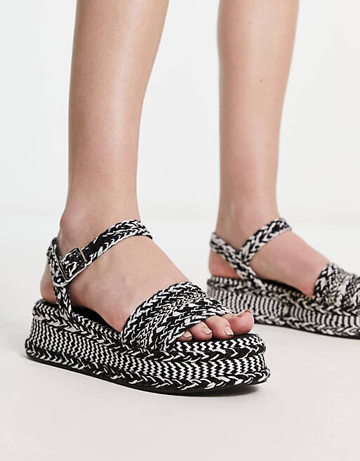 

Черные плетеные сандалии на плоской подошве ASOS DESIGN Fraction