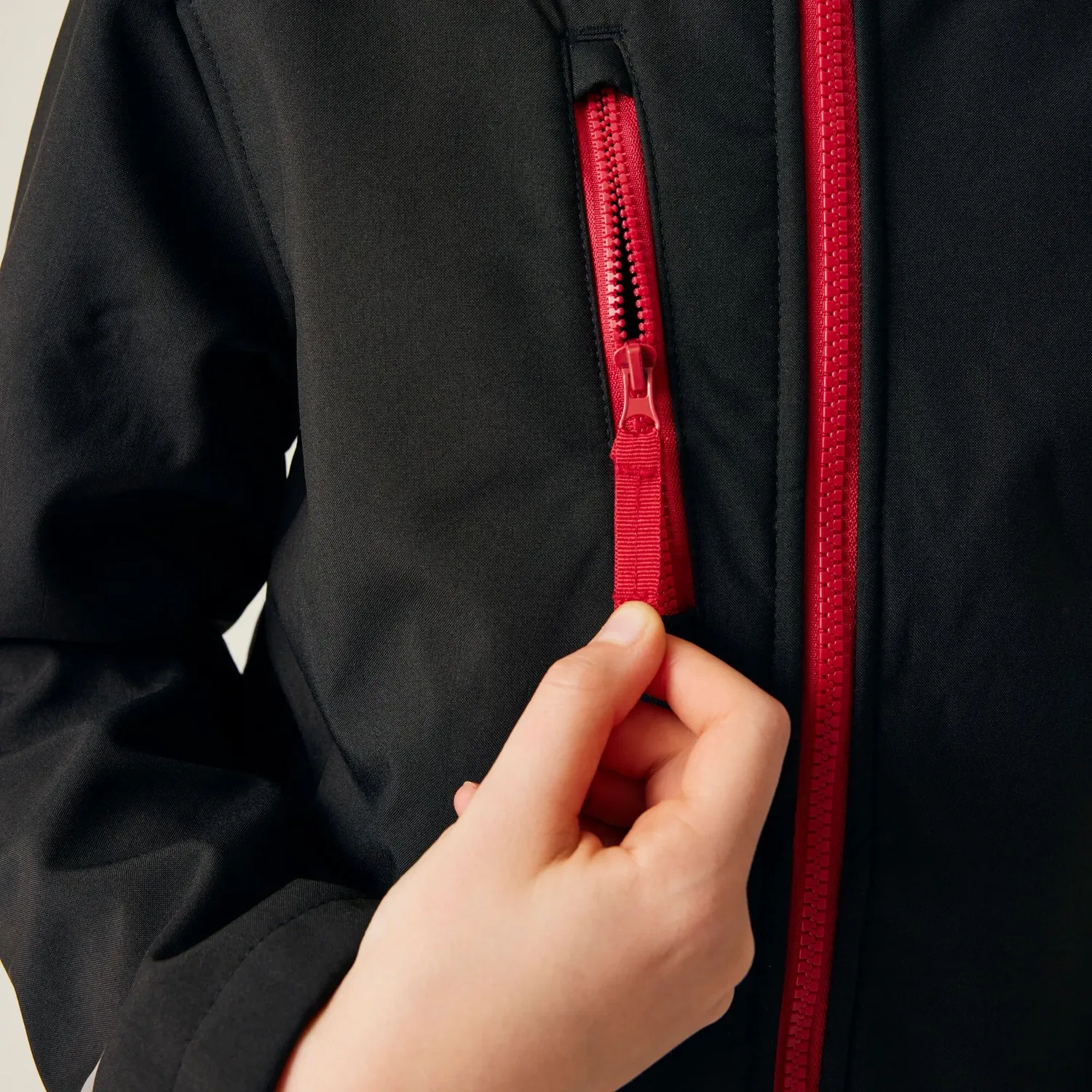 Детская ветровка Ablaze Hooded Softshell Jacket Regatta, красный — фото 4