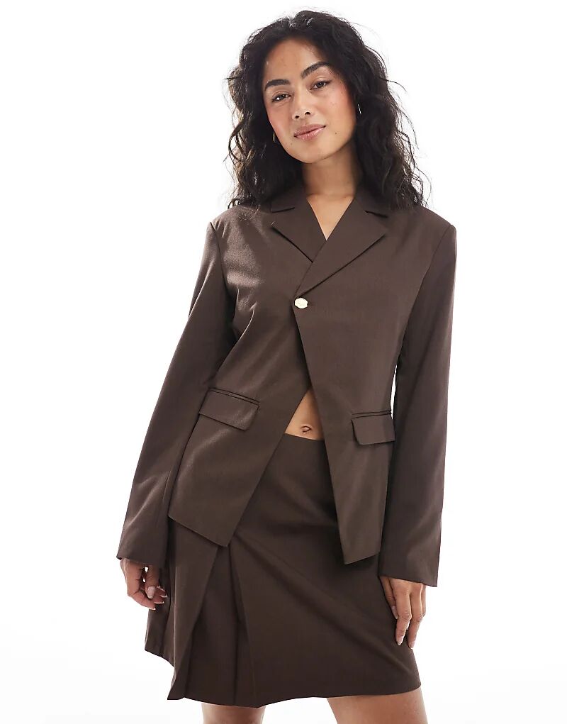 

Асимметричный пиджак с чеканными пуговицами, коричневый цвет