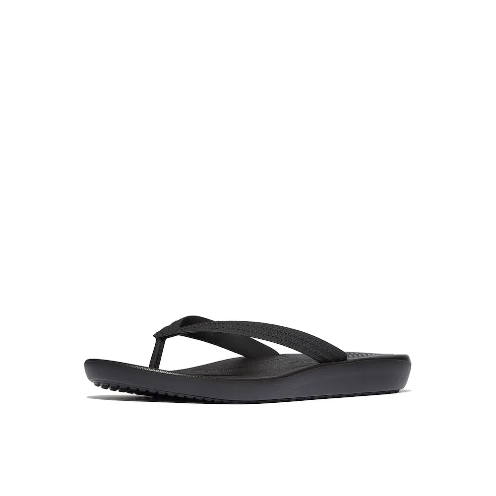 Мужские чёрные шлёпанцы iCushion Textured Strap от Fitflop — фото 3