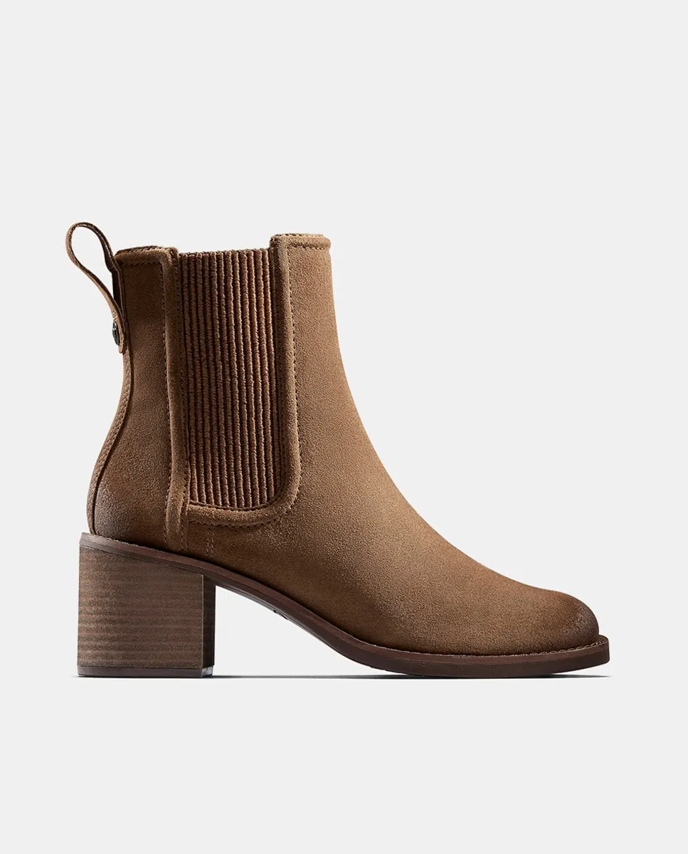 Женские ботинки Chelsea Chamberly Top из кожи с резиновой подошвой Clarks, коричневый