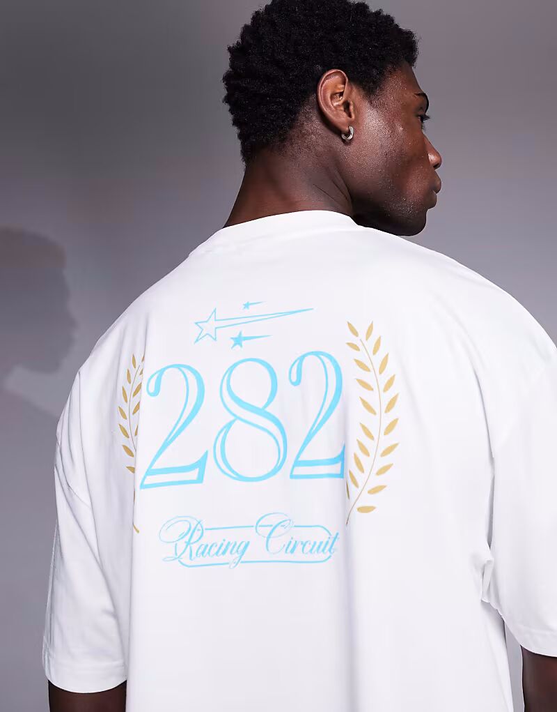 

Укороченная футболка свободного кроя ASOS DESIGN со спортивной графикой белого цвета