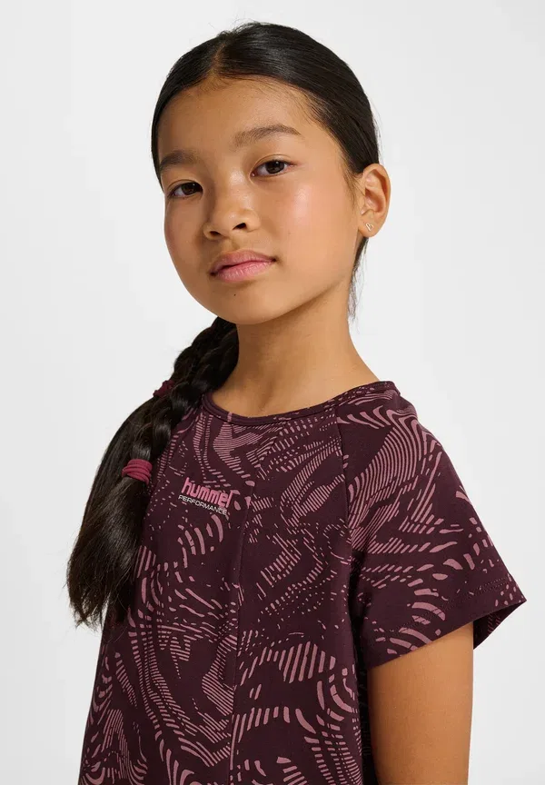 Футболка Hummel Hml aop a shaped print t-shirt, цвет винодегустационный — фото 4