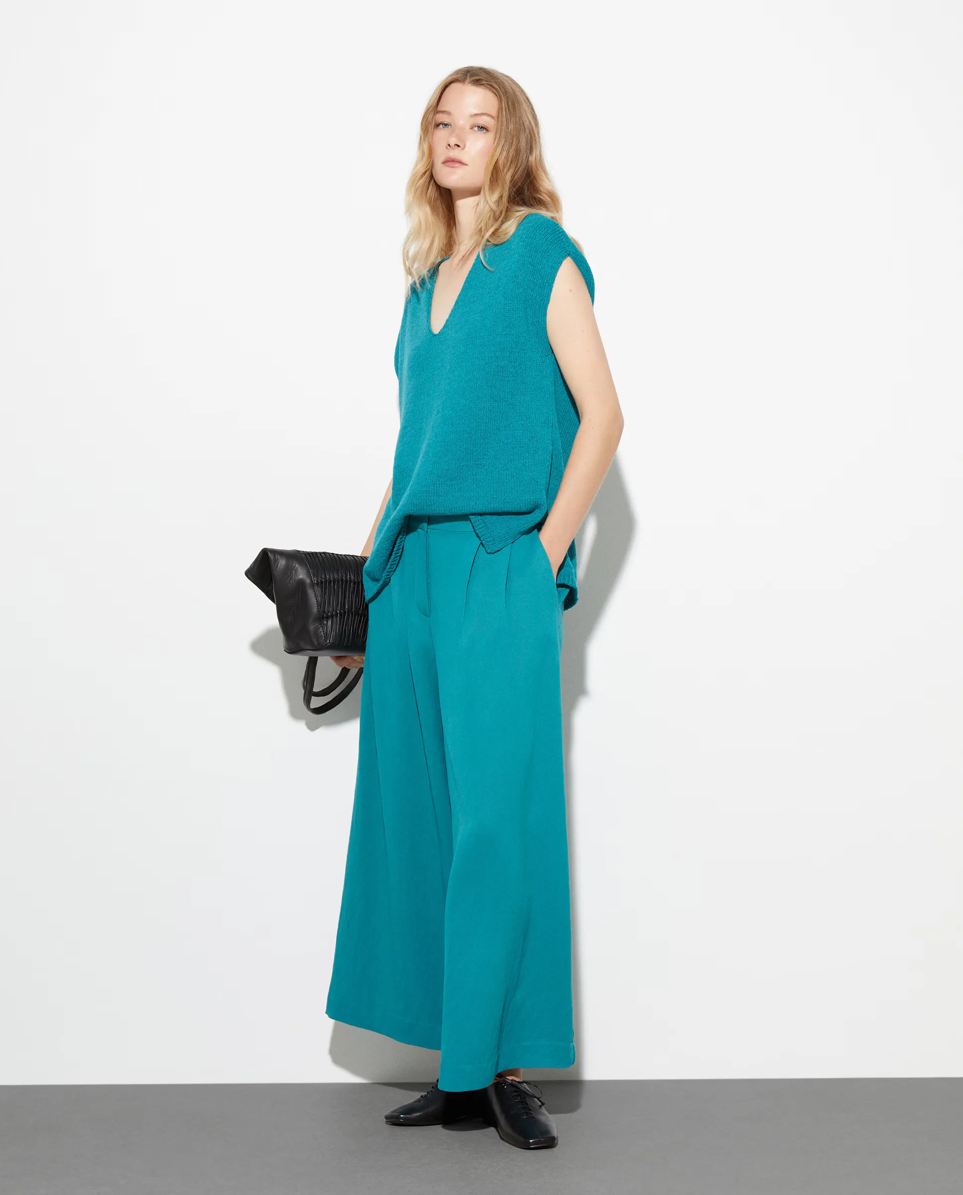 

Женские классические брюки Woman El Corte Inglés, цвет 450 Turquesa