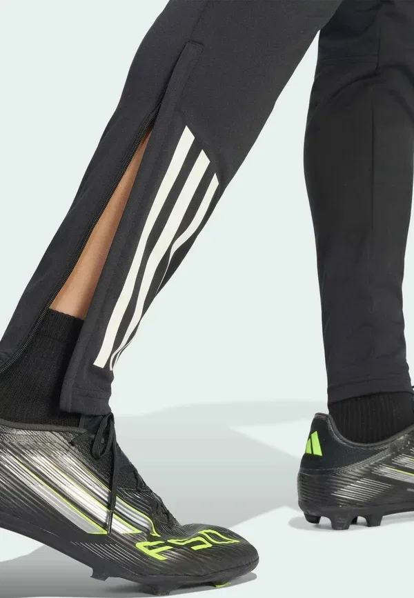 Футболка Adidas Performance Real Madrid Avengers 25/26 Tiro 25 Competition Club Wear, черный с белым и золотым — фото 3
