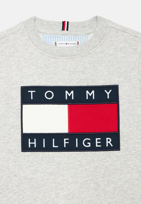 Толстовка с круглым вырезом и аппликацией в виде флага наследия. Tommy Hilfiger, Light Grey Heather — фото 4