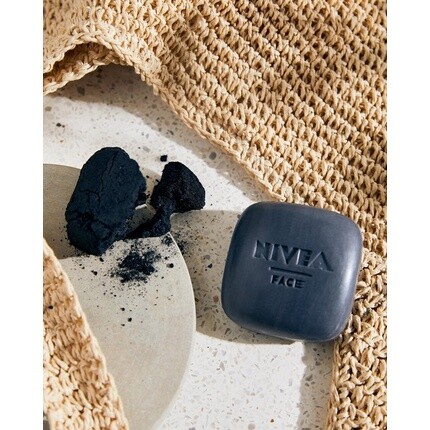Nivea Очищающий скраб для лица Naturally Clean Face Bar 75 г — фото 2