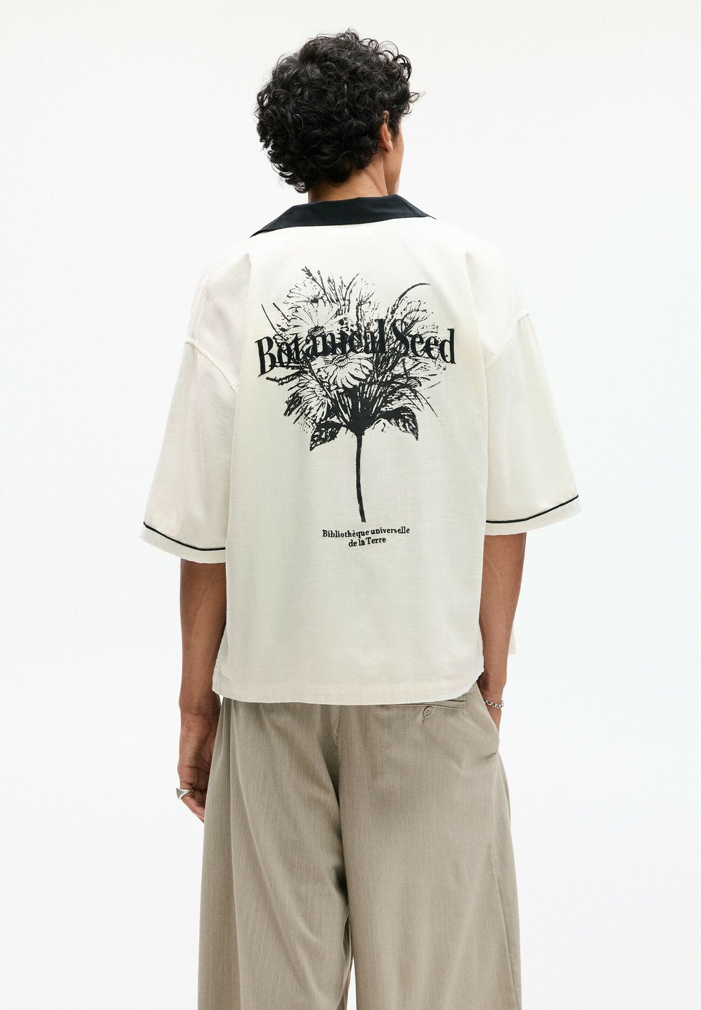 

Рубашка FLORAL GRAPHIC - BOWLING PULL&BEAR, белый