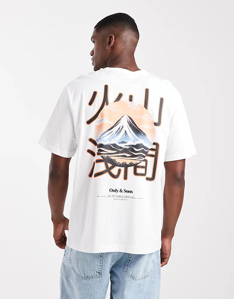 

Футболка ONLY & SONS свободного кроя с принтом горного вида на спине белого цвета