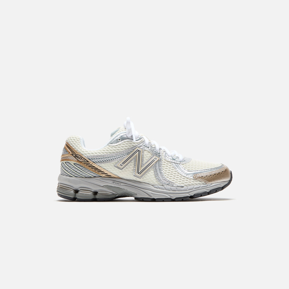 

Кроссовки New Balance 860v2, цвет Sea Salt/Gold Metallic