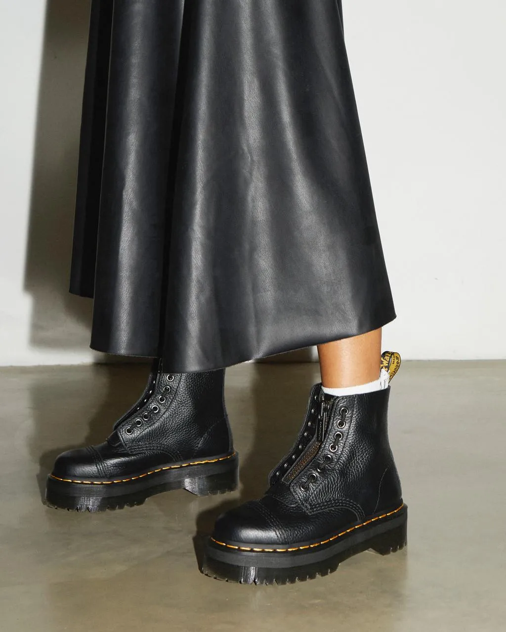 Ботинки кожаные Dr. Martens Sinclair на платформе, черный — фото 2