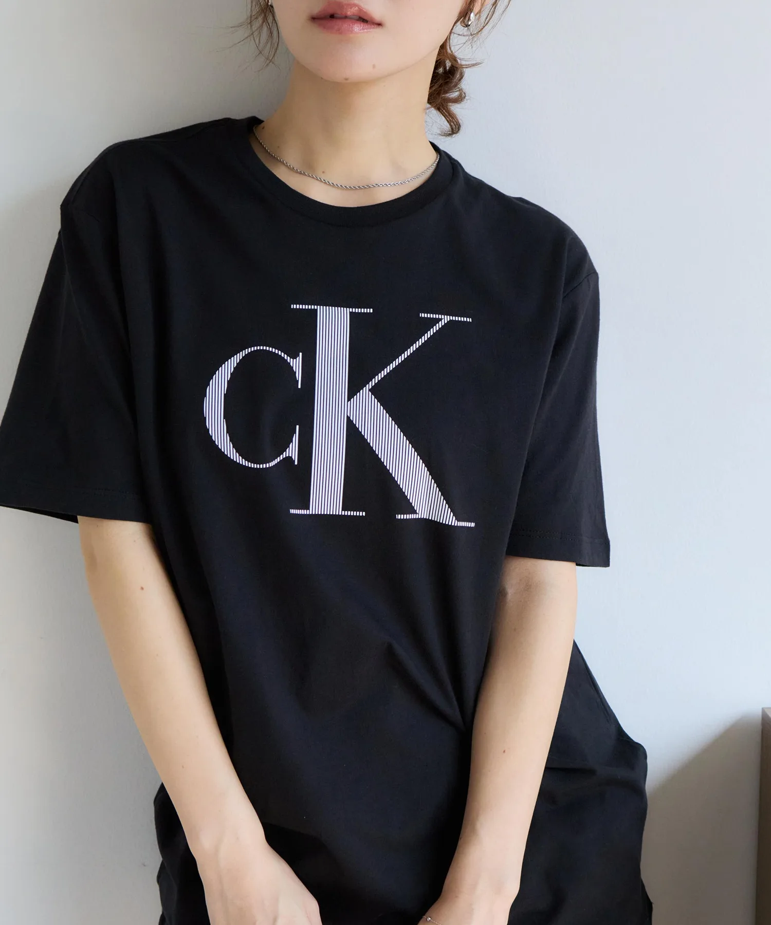 Мужские и женские футболки с логотипом Monogram SS Calvin Klein чёрные — фото 4