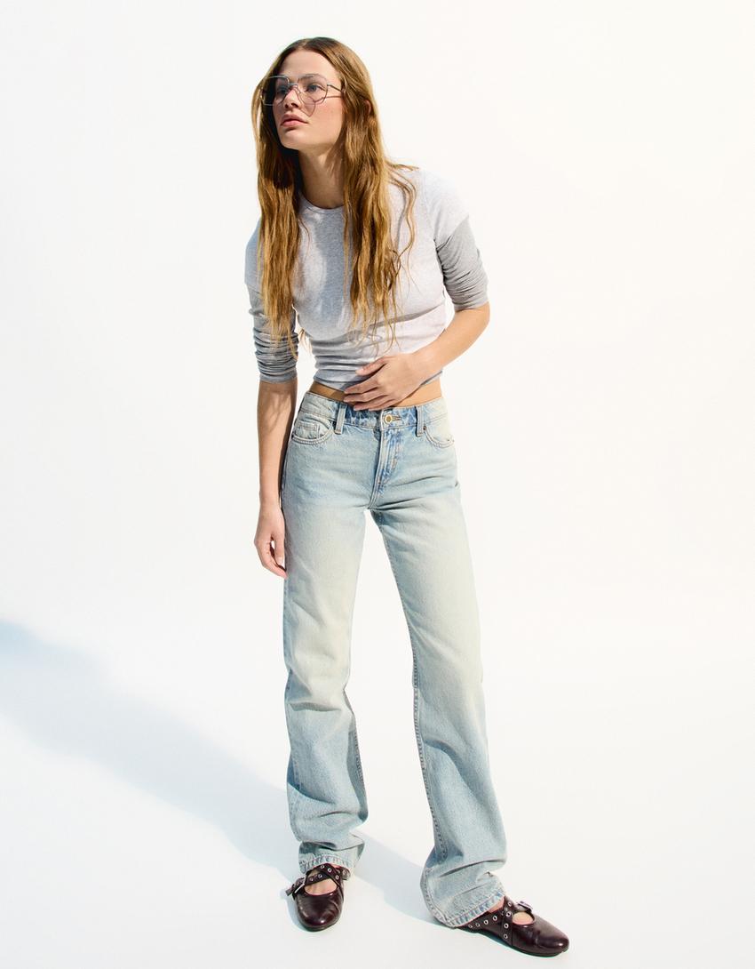 

Джинсы прямого кроя с заниженной талией Bershka, синий