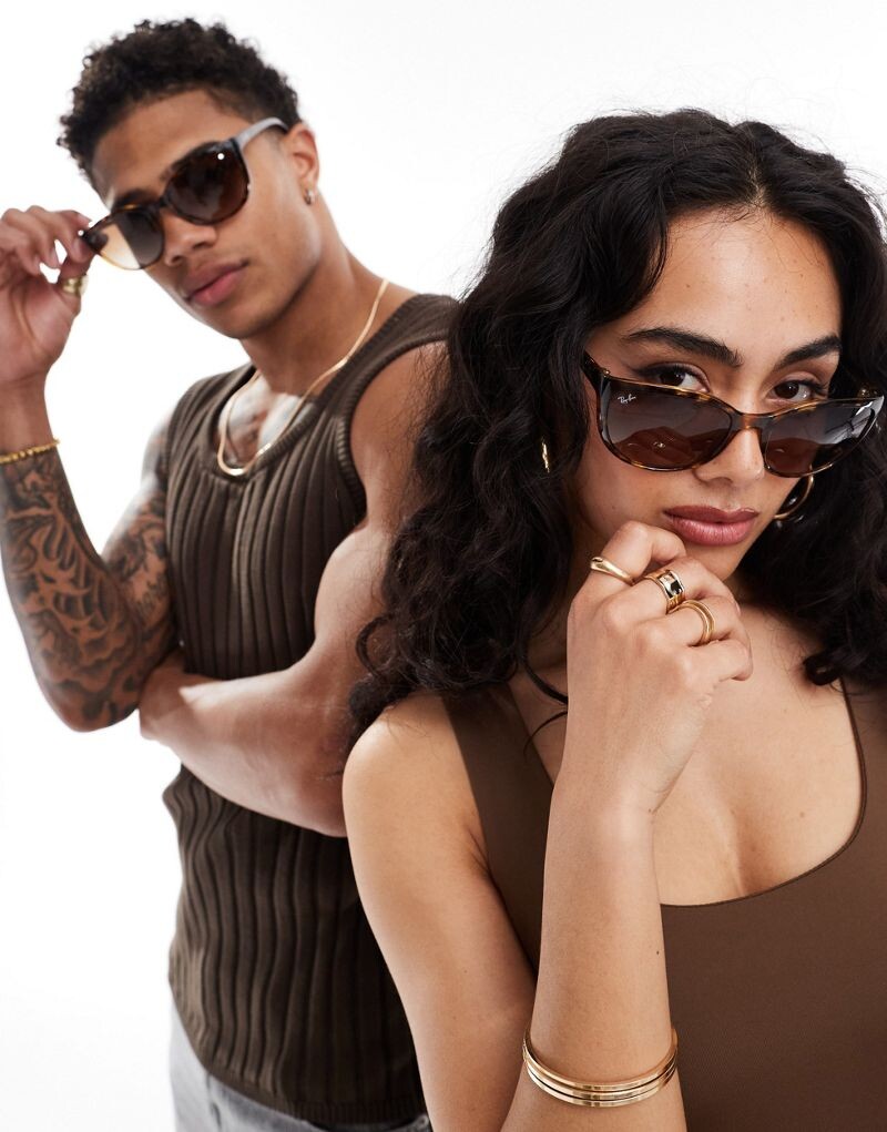 

Солнцезащитные очки Ray-Ban в большой круглой оправе черепахового цвета