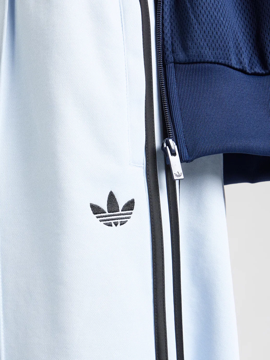 Спортивные брюки свободного кроя Adidas Originals светло-голубого цвета — фото 2