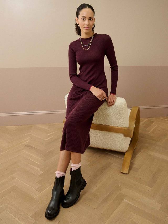 

Платье из чистой мериносовой шерсти с ребристой отделкой и контрастными манжетами Brora, Damson