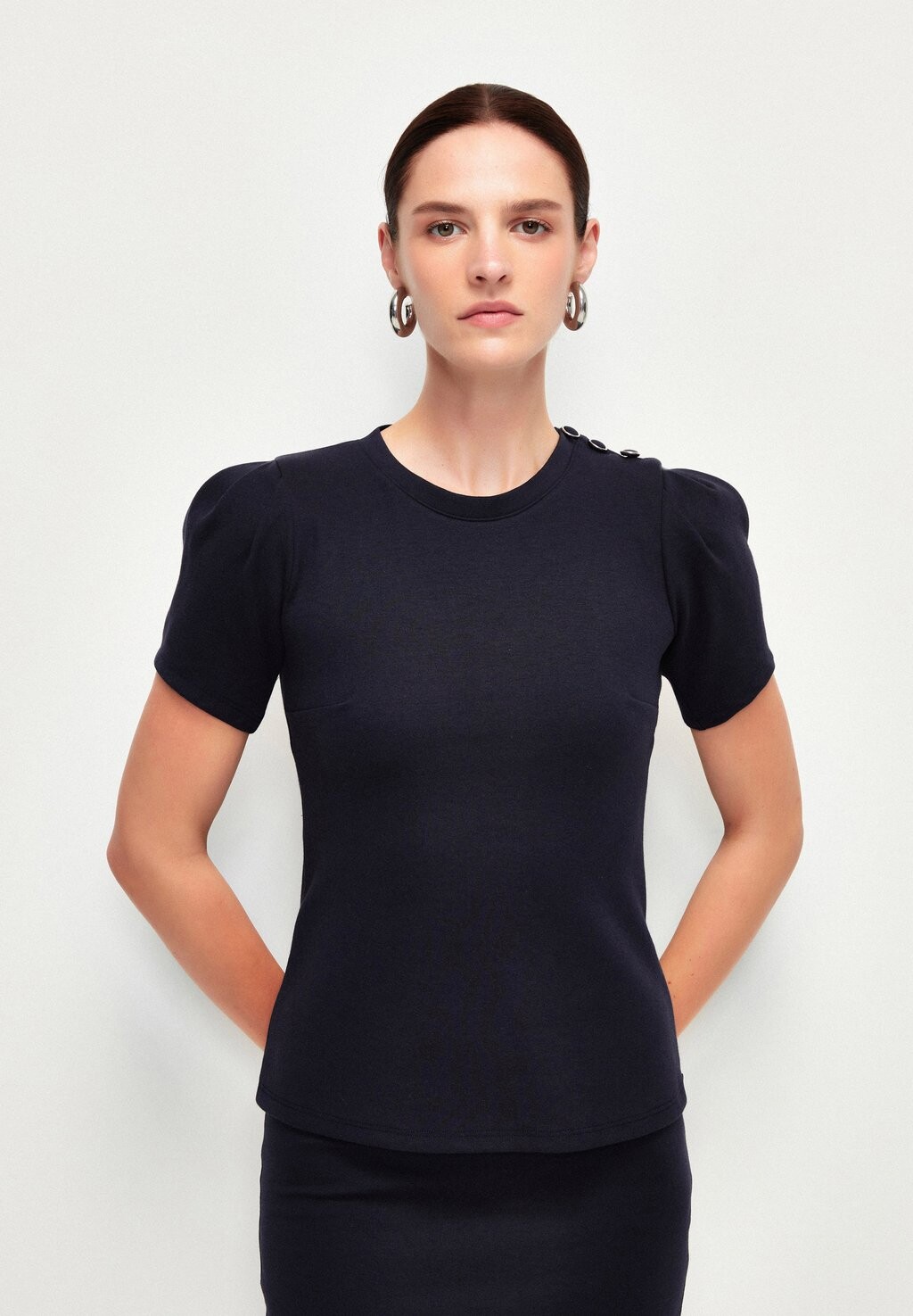 

Базовая футболка Buttoned Shoulder adL, цвет navy blue