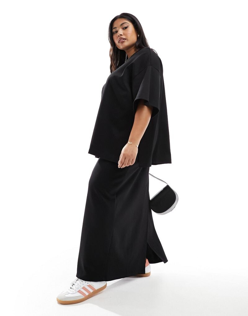 

ASOS Edition Curve Premium — черная фактурная юбка-стойка макси из плотного трикотажа