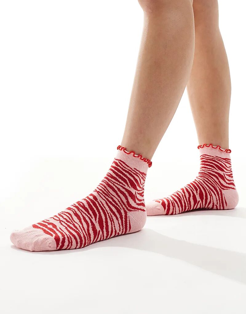 

Носки с оборкой ASOS DESIGN в розово-красном цвете с принтом зебры