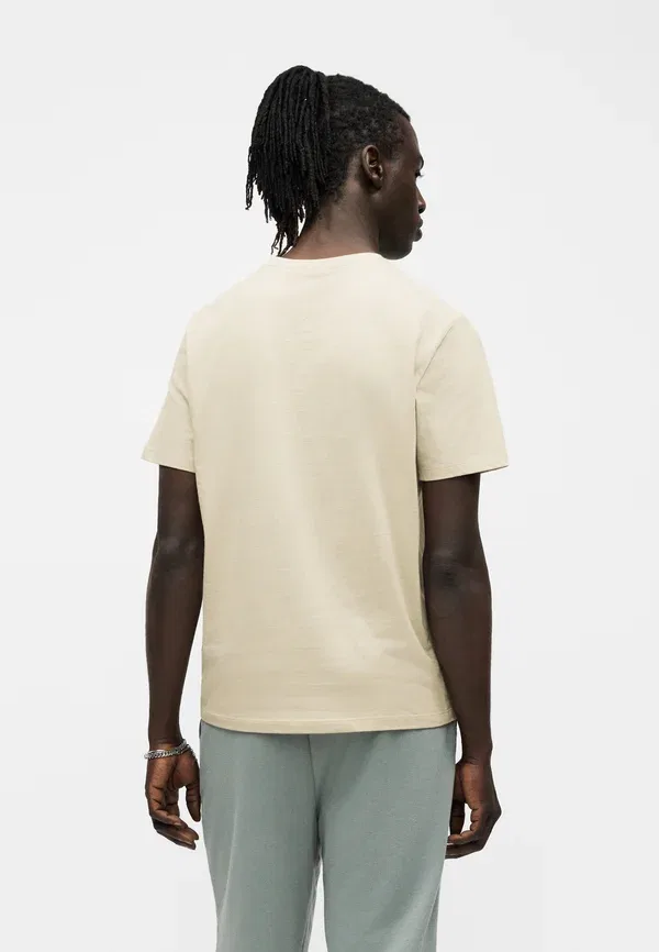 Футболка Calvin Klein Micro logo crew neck tee basic t-shirt, лунный свет — фото 4