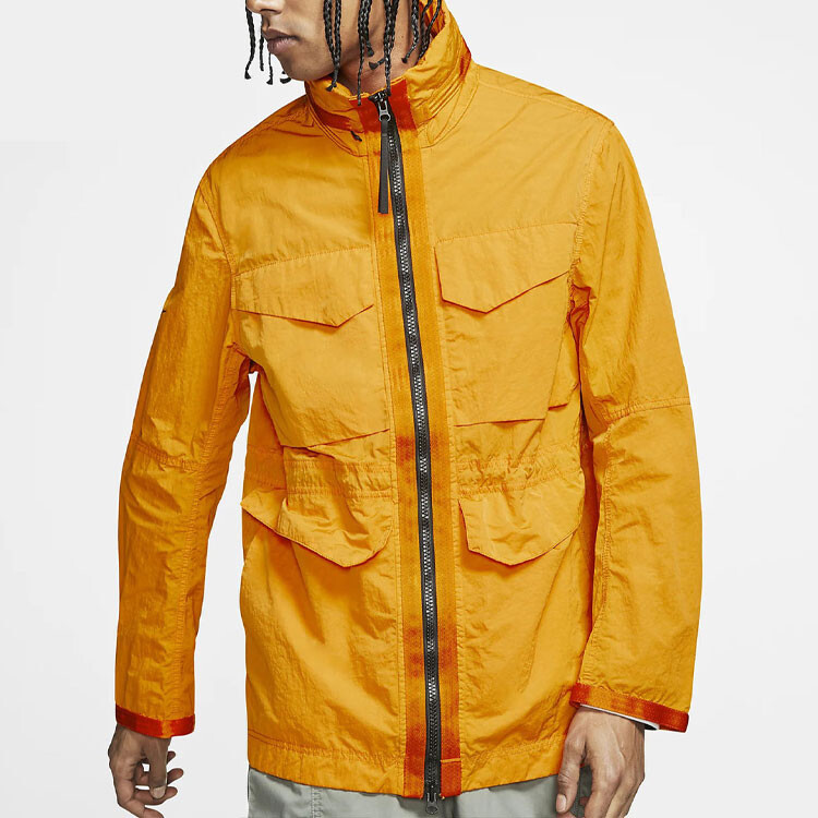 SPORTSWEAR TECH PACK Куртка мужская золотисто-желтая Nike, желтый — фото 2