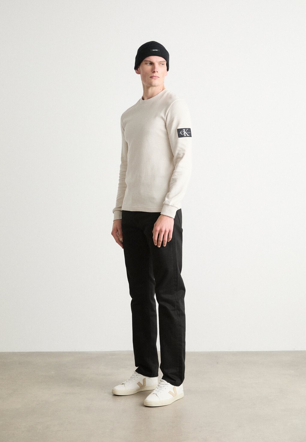 

Топ с длинными рукавами BADGE TEE Calvin Klein Jeans, песочный
