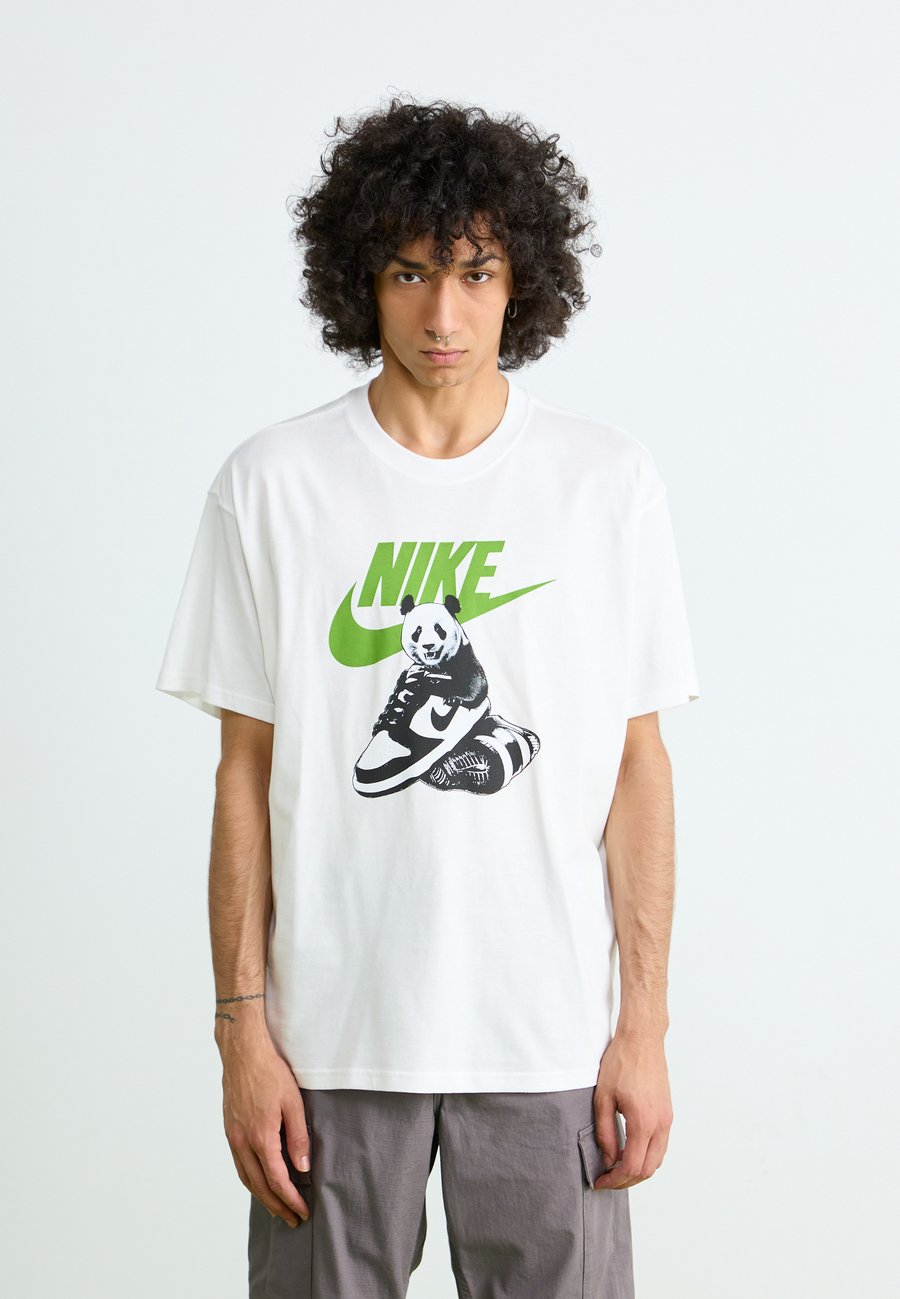 

Футболка Nike Sportswear TEE, White