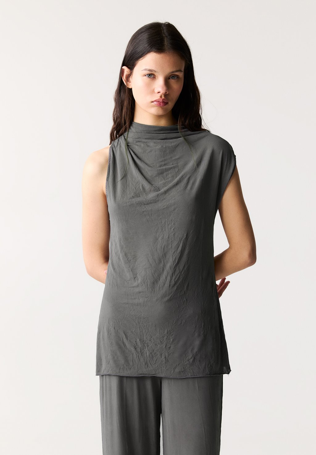 

Топ CREASED PULL&BEAR, серый