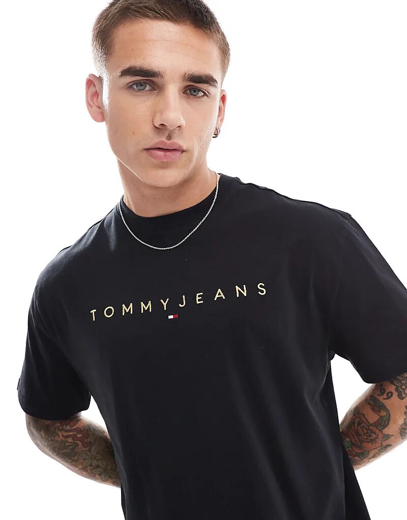

Футболка с золотым линейным логотипом черного цвета Tommy Jeans