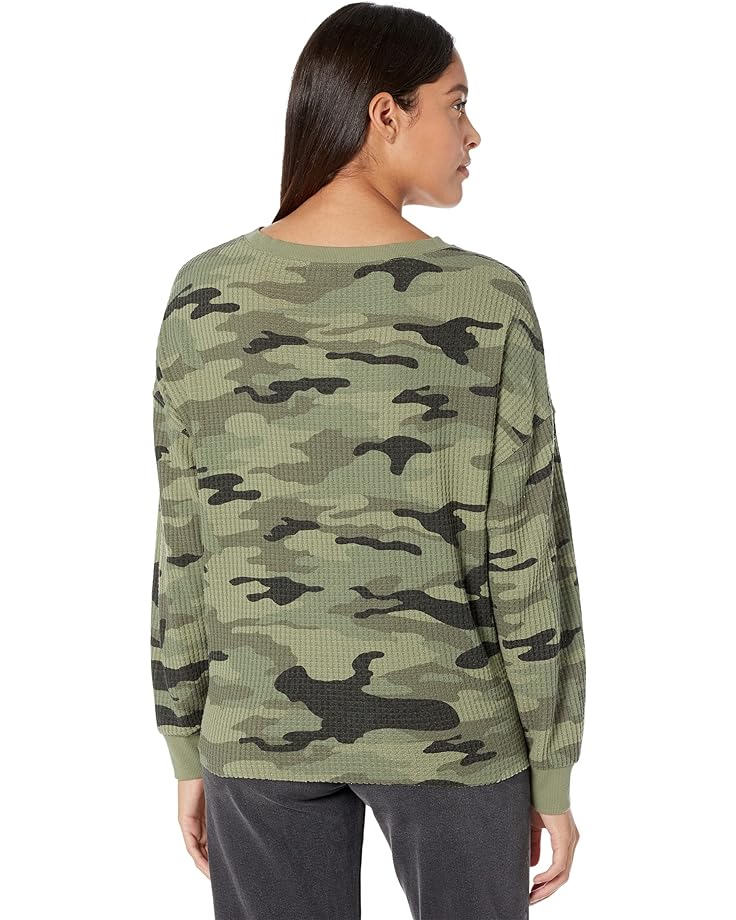 

Футболка Dylan by True Grit Hallie Camo Waffle Drop Shoulder Crew Neck Tee, цвет Light Olive