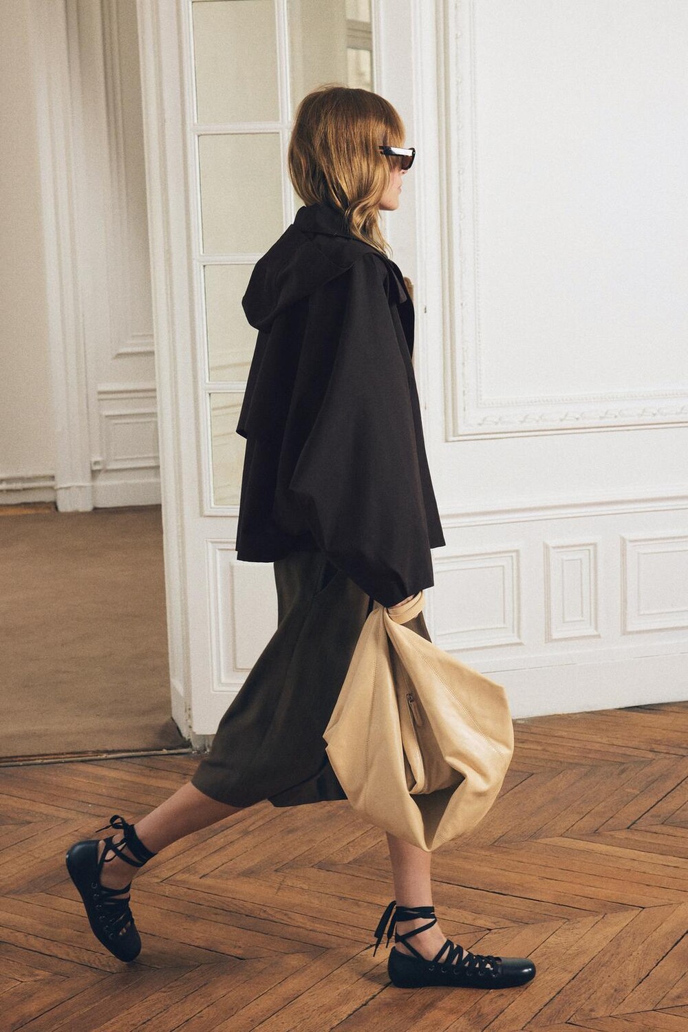 

Кожаные балетки на шнуровке ZARA, черный
