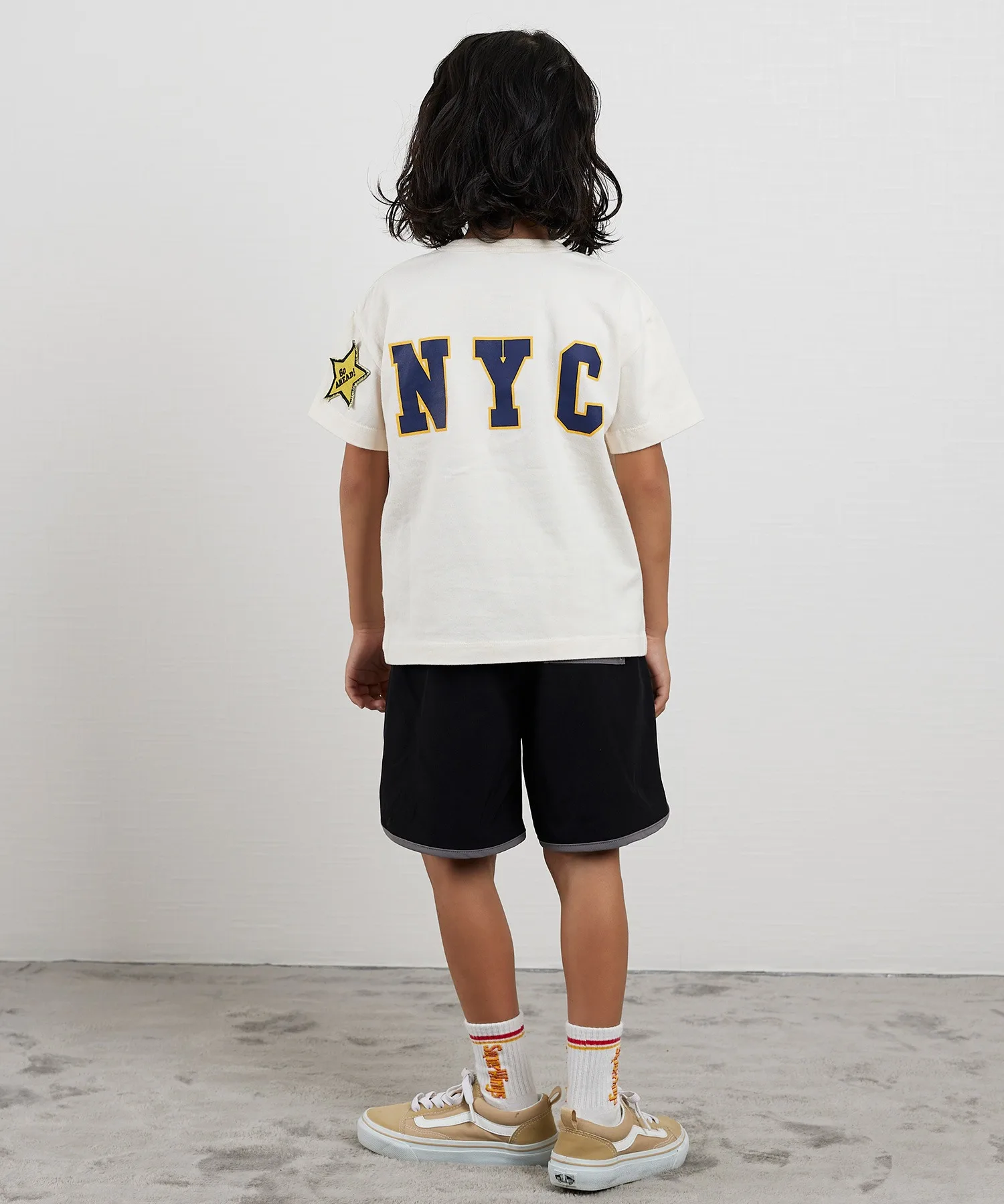 Детская футболка с нашивками DILASH DL24ES121 off-white — фото 2