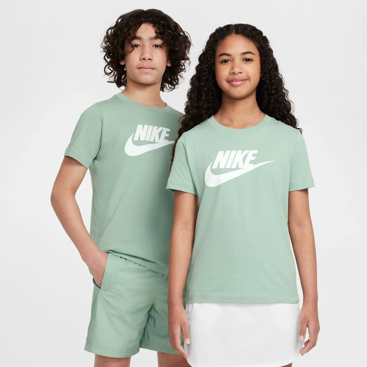 

Детская футболка Nike Sportswear, зеленый