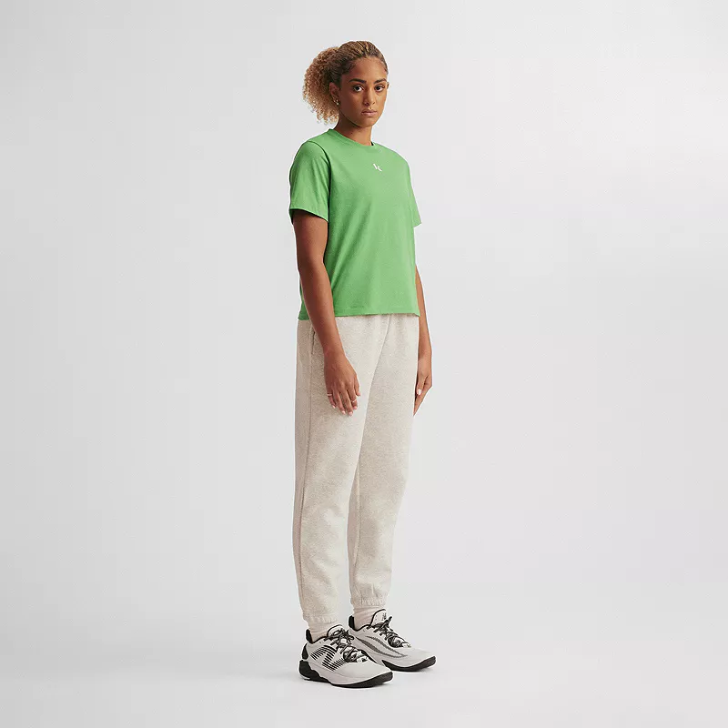 

Женская укороченная футболка New Balance Klutch X NB, цвет Grass Green
