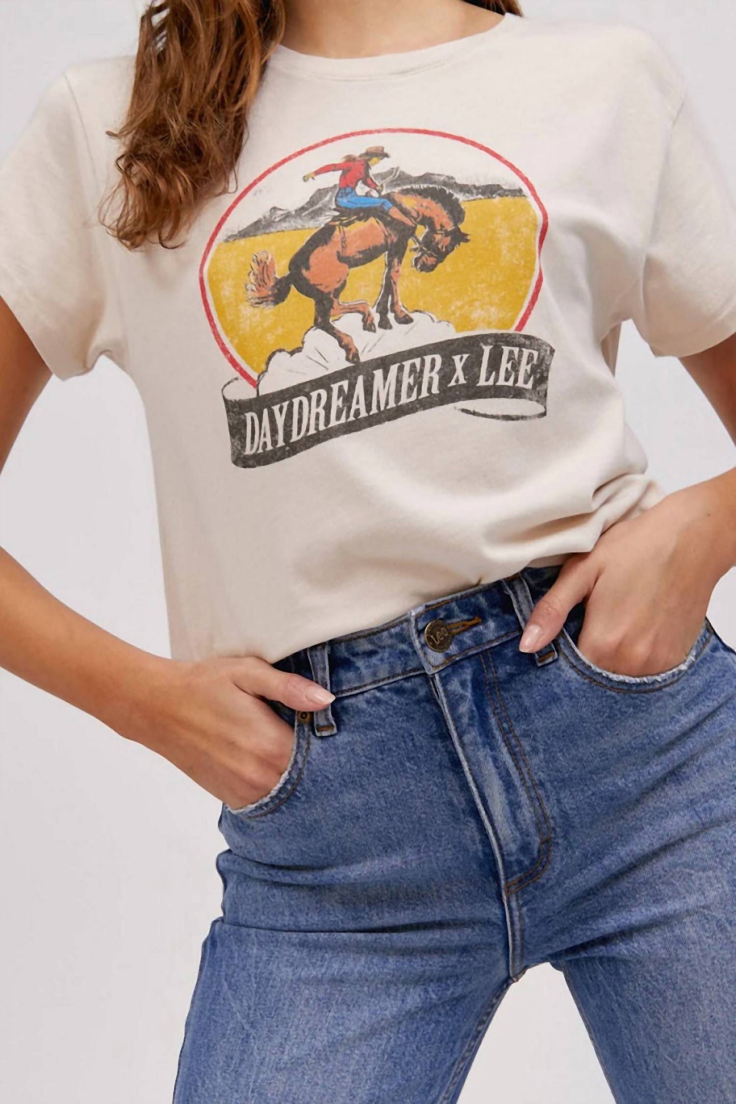 

Футболка Bucking Bronco Tour в грязно-белом цвете DAYDREAMER