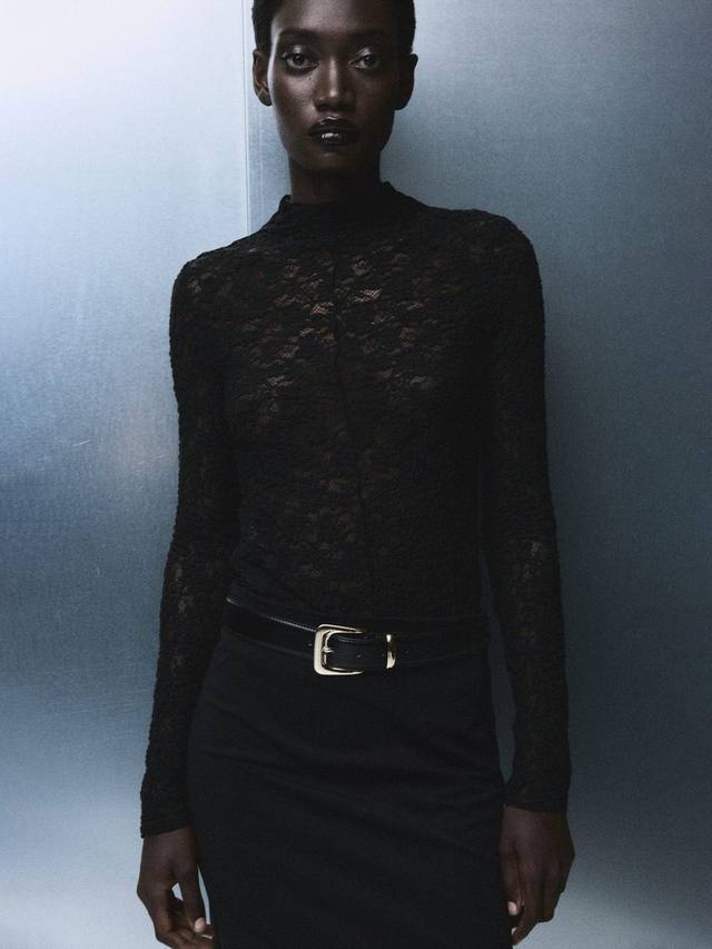 

Топ Selena с высоким воротником и кружевом Mango, Black