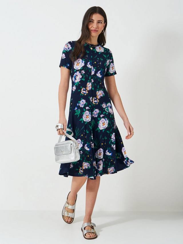 

Чайное платье с цветочным рисунком от bea barge Crew Clothing, темно-синий/разноцветный