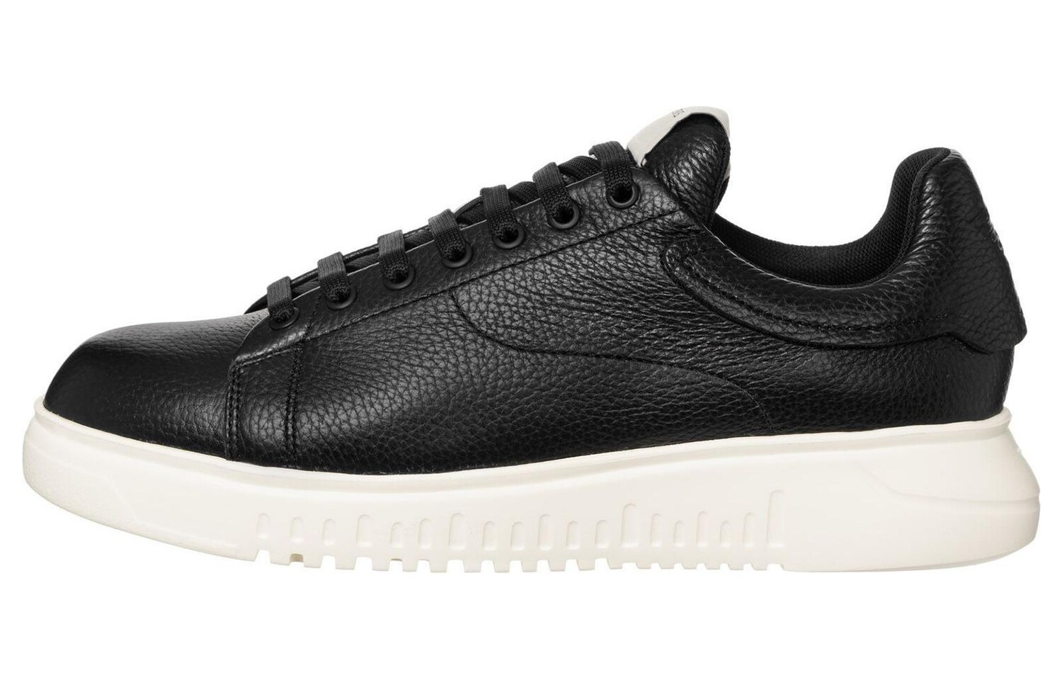Кроссовки EMPORIO ARMANI Tumbled Leather Sneakers, черный