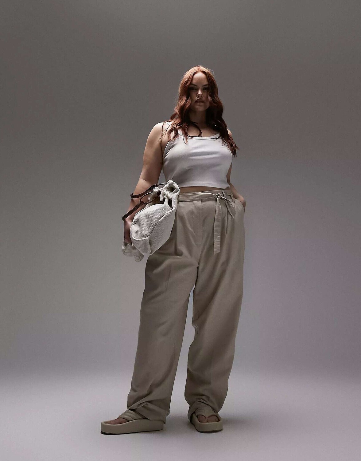 

Topshop Curve однотонные зауженные брюки из смесового льна натурального цвета