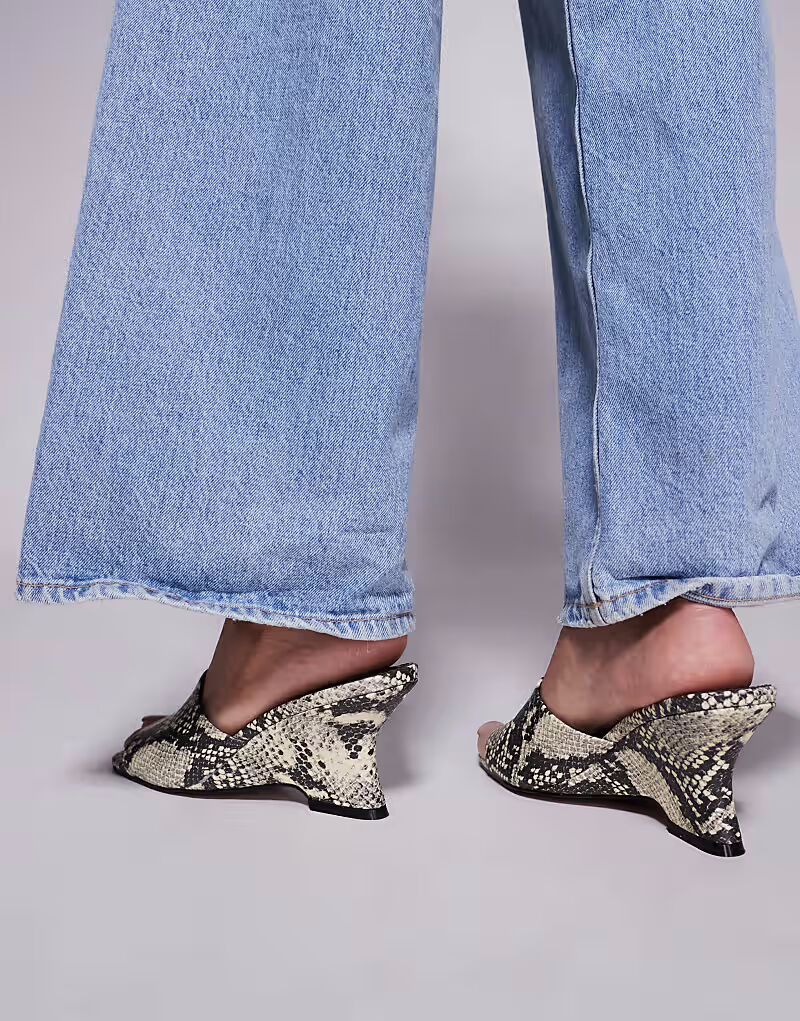ASOS DESIGN Trifle мюли на танкетке со змеиной отделкой — фото 3