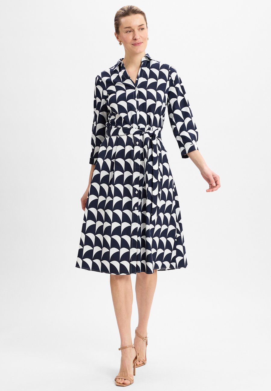 

Платье More & More Shirt dress, Marine Weiß/Blue