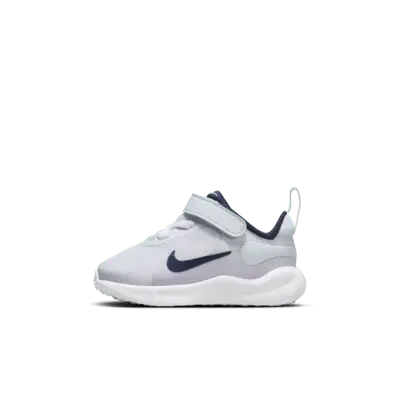 

Кроссовки Nike Revolution 7, цвет Football Grey/Lilac Bloom/Lilac/Midnight Navy